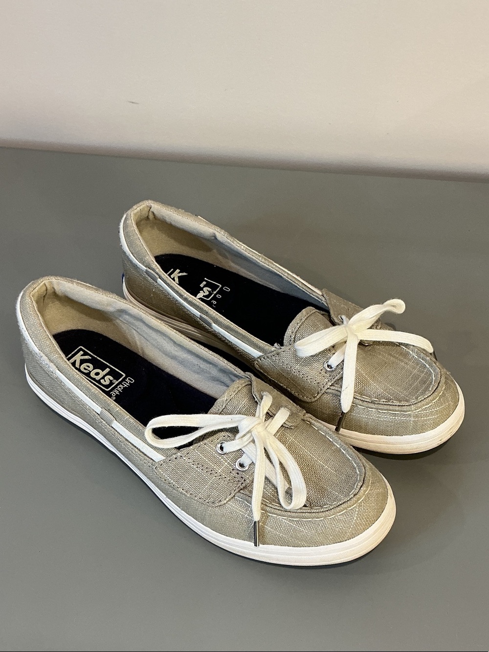 Keds Glimmer slip-on boat shoes featuring a subtle metallic weave, size 7